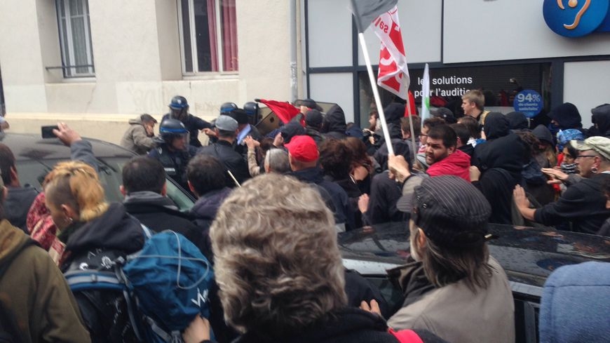 Loi travail : “Le mot d’ordre est de criminaliser la mobilisation”